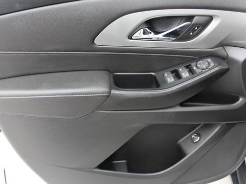 Used 2023 Chevrolet Traverse LT FWD image 10