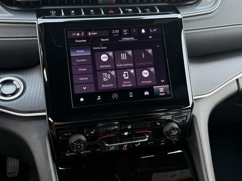 Used 2025 Jeep Grand Cherokee Laredo X w/ Luxury Tech Group I AWD/4WD image 13