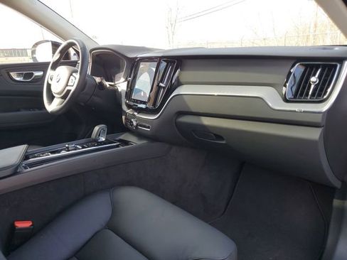 Used 2025 Volvo XC60 B5 Plus image 28