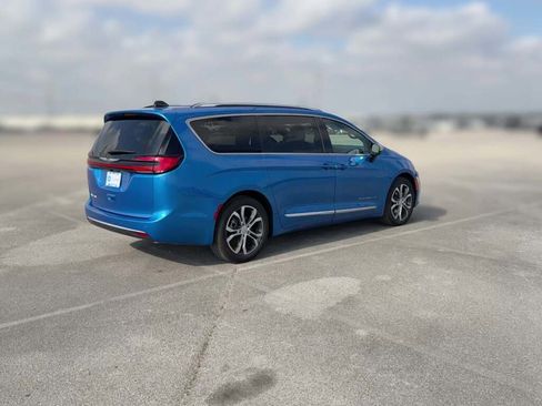 New 2026 Chrysler Pacifica Pinnacle image 12