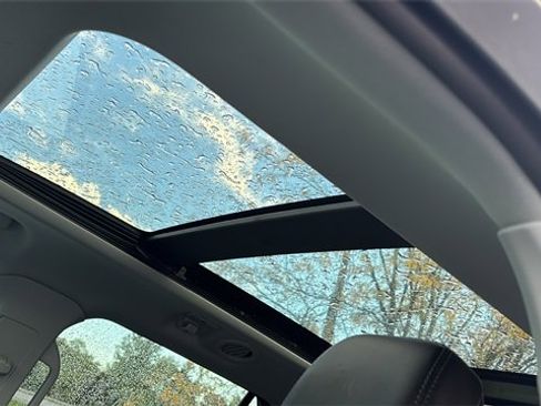 Used 2024 Ford Explorer XLT w/ Equipment Group 202A image 9