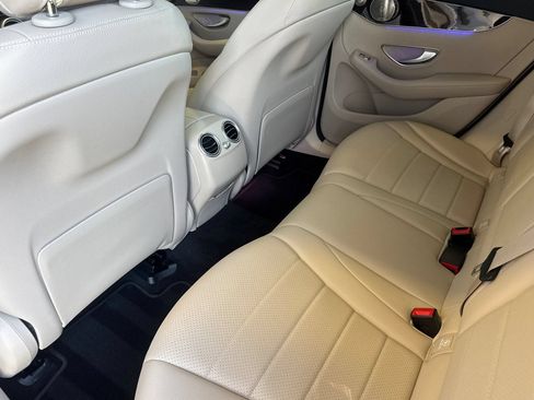 Used 2021 Mercedes-Benz GLC 300 4MATIC image 15