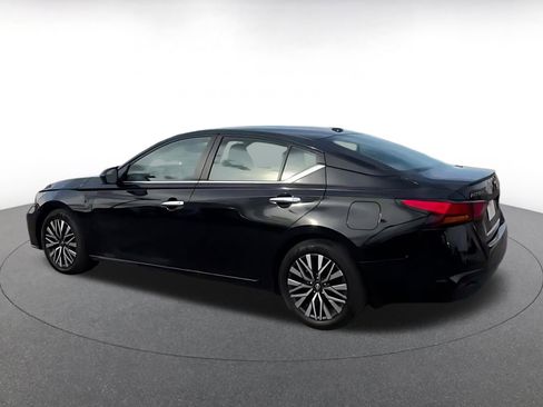 Used 2025 Nissan Altima 2.5 SV image 16