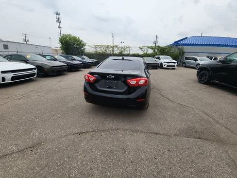 Used 2017 Chevrolet Cruze LT w/ Convenience Package FWD image 18