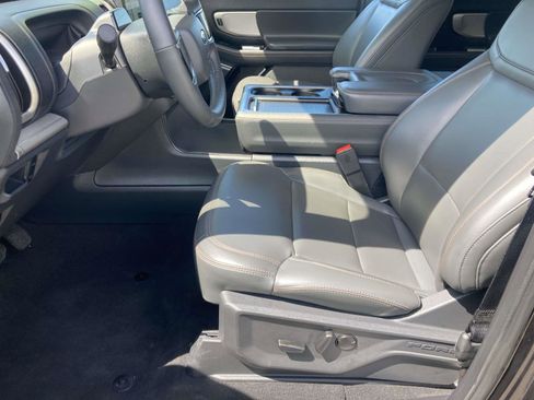Used 2025 Ford Expedition Active RWD image 22