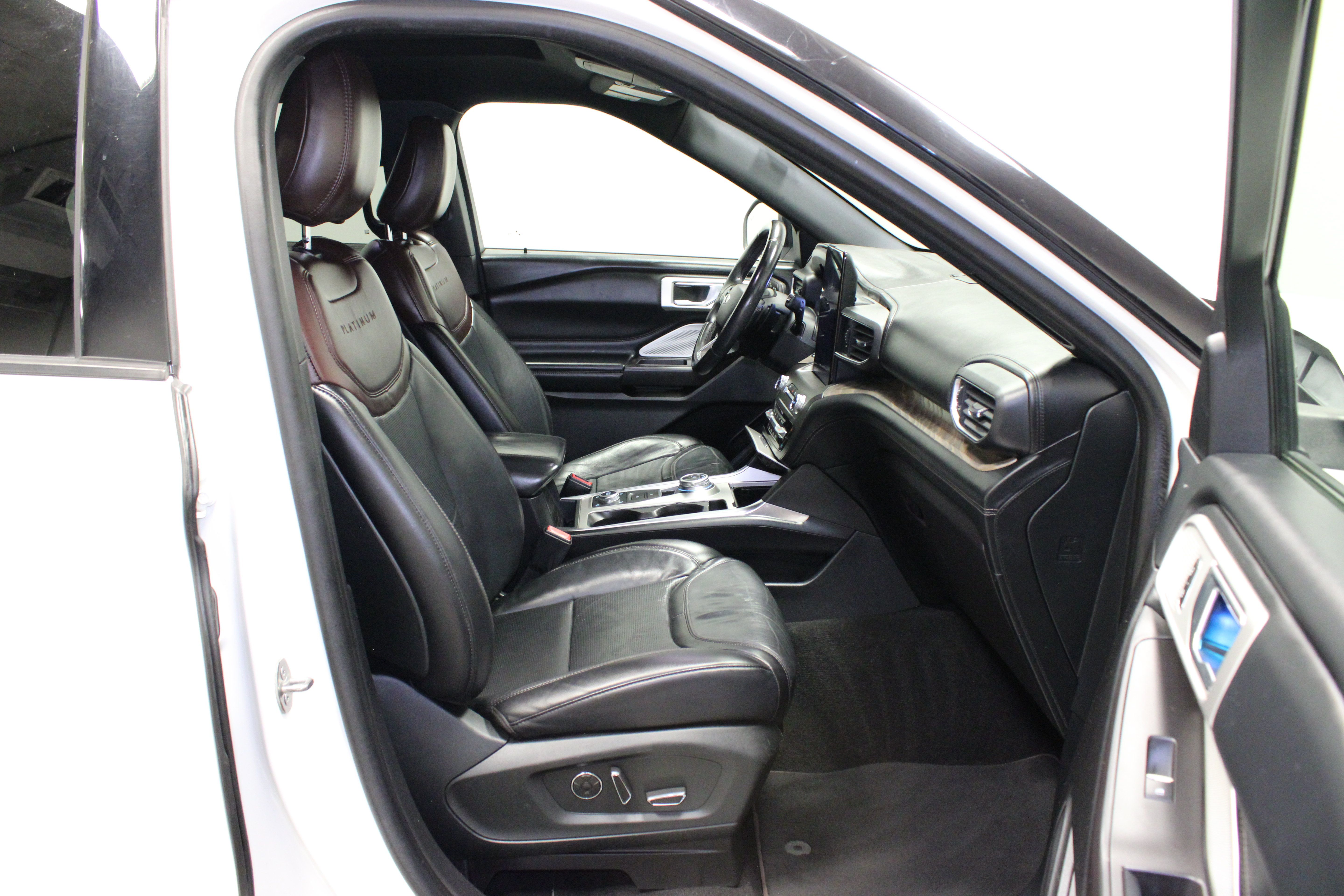 Used 2020 Ford Explorer Platinum w/ Premium Technology Package AWD/4WD image 16