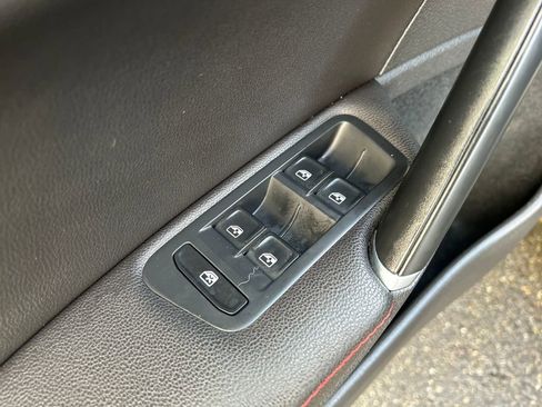 Used 2019 Volkswagen GTI SE image 17