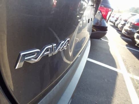 Used 2022 Toyota RAV4 XLE image 23