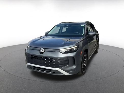 Used 2026 Volkswagen Tiguan SE AWD/4WD image 6