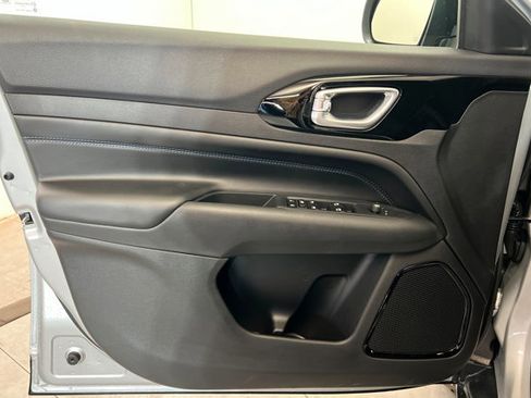 New 2026 Jeep Compass Latitude image 14