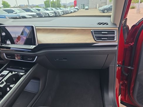 Used 2024 Volkswagen Atlas SE w/ Panoramic Sunroof Package AWD/4WD image 20