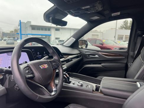 Used 2024 Cadillac Escalade Sport Platinum w/ LPO, ONYX Package image 14