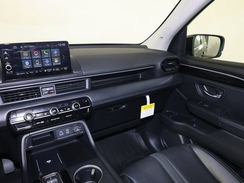 New 2025 Honda Pilot Touring image 9