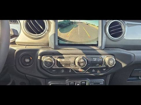 Used 2023 Jeep Wrangler Unlimited Sahara AWD/4WD image 15