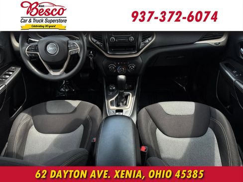 Used 2016 Jeep Cherokee Sport image 8