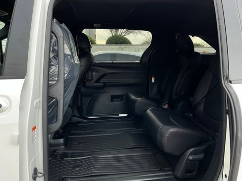New 2026 Toyota Sienna XSE image 12