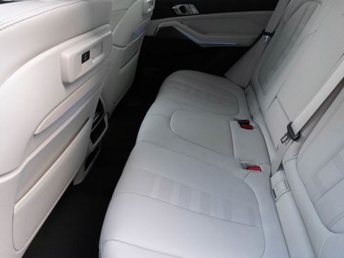 Certified 2022 BMW X5 xDrive40i w/ M Sport Package image 38