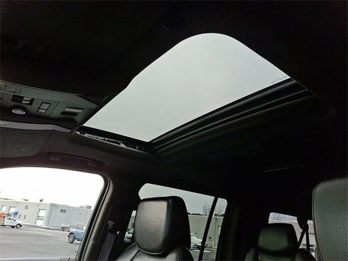 Used 2017 Cadillac Escalade ESV Platinum image 19