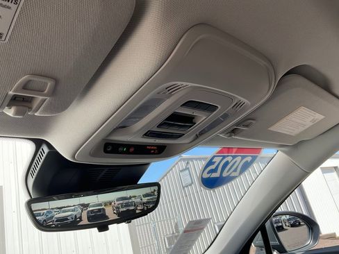 Used 2025 Buick Envision Avenir AWD/4WD image 15