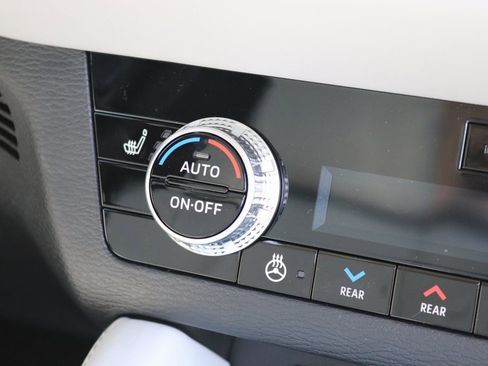 New 2025 Mitsubishi Outlander SEL image 23