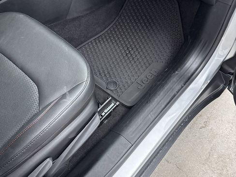 Used 2025 Jeep Compass Trailhawk image 28