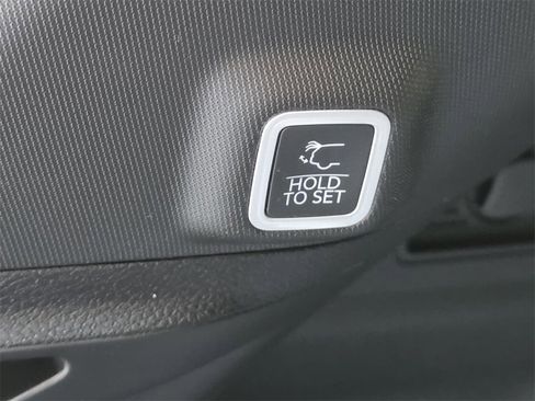 New 2025 Jeep Grand Cherokee Altitude image 12