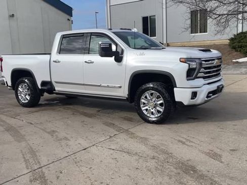 Used 2024 Chevrolet Silverado 3500 High Country w/ High Country Premium Package image 2