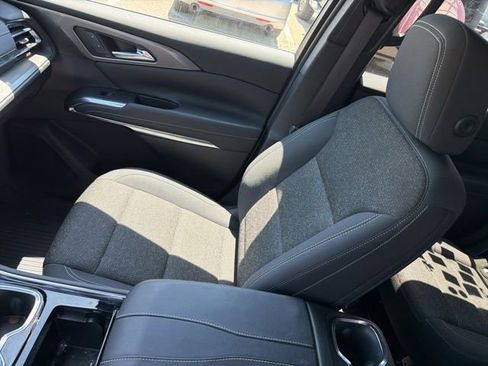 Used 2024 Chevrolet Traverse LT w/ LPO, Floor Liner Package FWD image 16