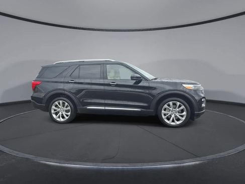 Certified 2022 Ford Explorer Platinum w/ Technology Package image 9