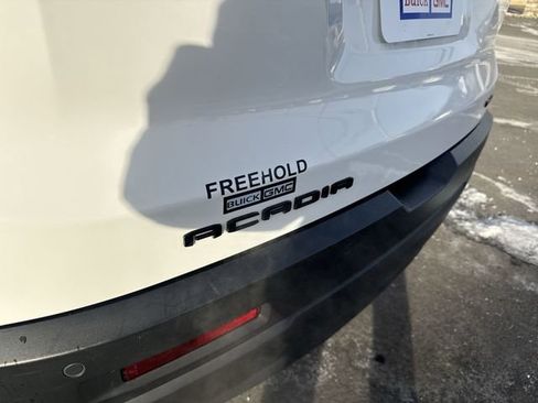 Used 2023 GMC Acadia SLT w/ Elevation Edition image 32