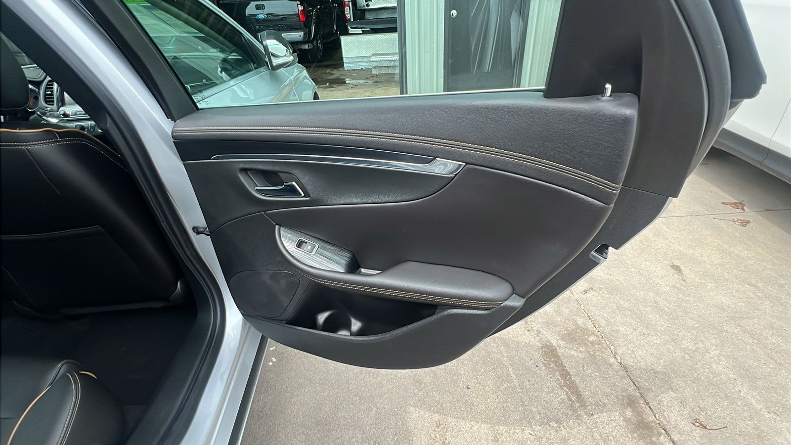 Used 2017 Chevrolet Impala Premier w/ Enhanced Convenience Package FWD image 17