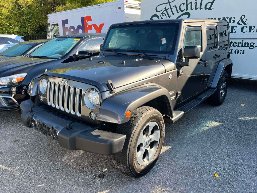 Used 2017 Jeep Wrangler Unlimited Sahara w/ Connectivity Group AWD/4WD image 4