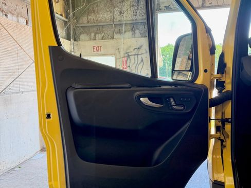 Used 2021 Mercedes-Benz Sprinter 3500 w/ Comfort Plus Package image 8