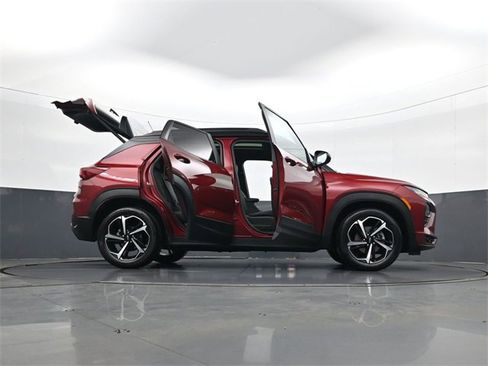 Certified 2023 Chevrolet TrailBlazer RS w/ Sun and Liftgate Package image 33