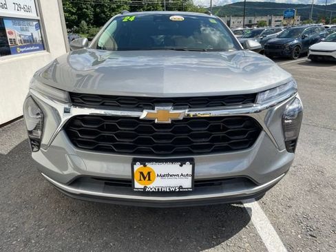 Used 2024 Chevrolet Trax LT FWD image 8