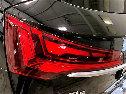 Used 2021 Audi Q5 Prestige w/ Prestige Package image 27