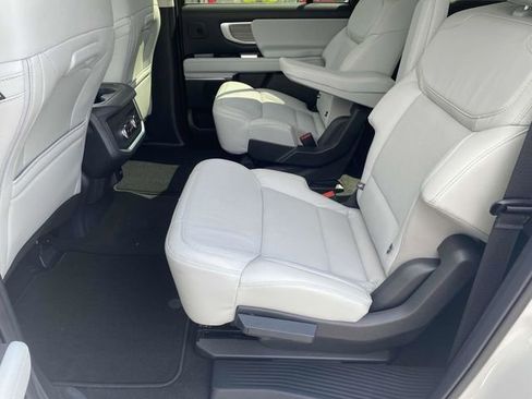 New 2025 Ford Expedition Max Platinum w/ Driver's Package image 11