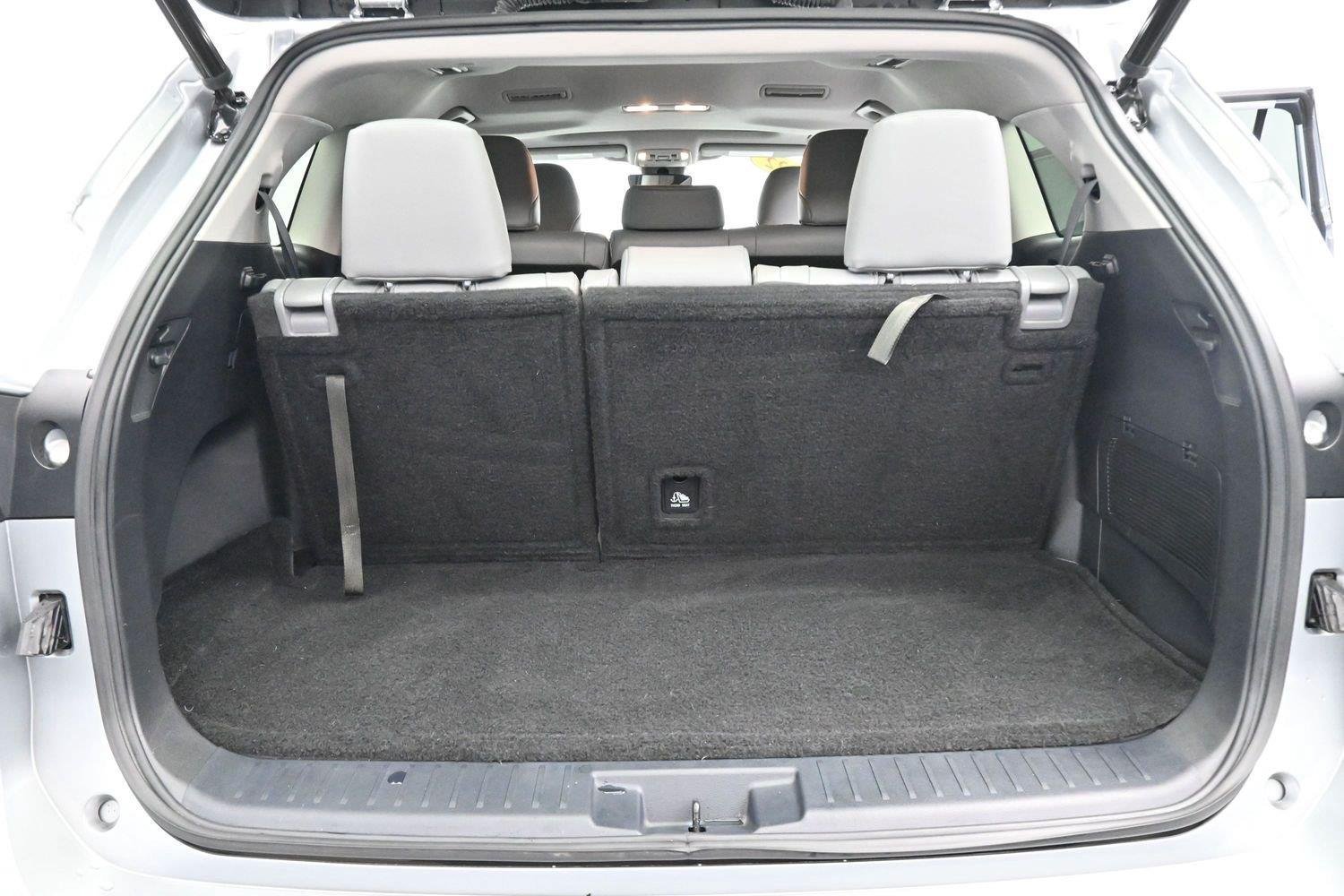 Used 2022 Toyota Highlander XLE FWD image 9