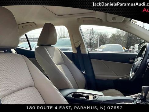 Used 2018 Lexus IS 300 300 w/ Premium Package image 7