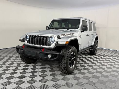Used 2024 Jeep Wrangler Unlimited Rubicon AWD/4WD image 3