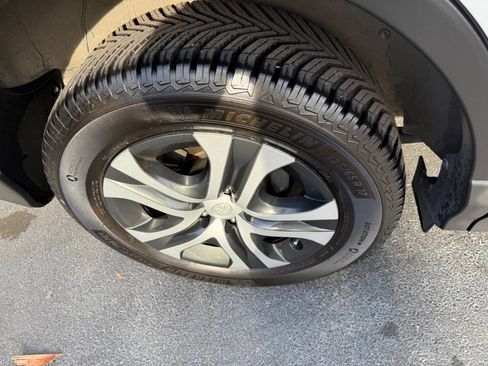 Used 2018 Toyota RAV4 LE image 10