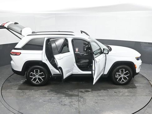 Used 2025 Jeep Grand Cherokee Limited image 56