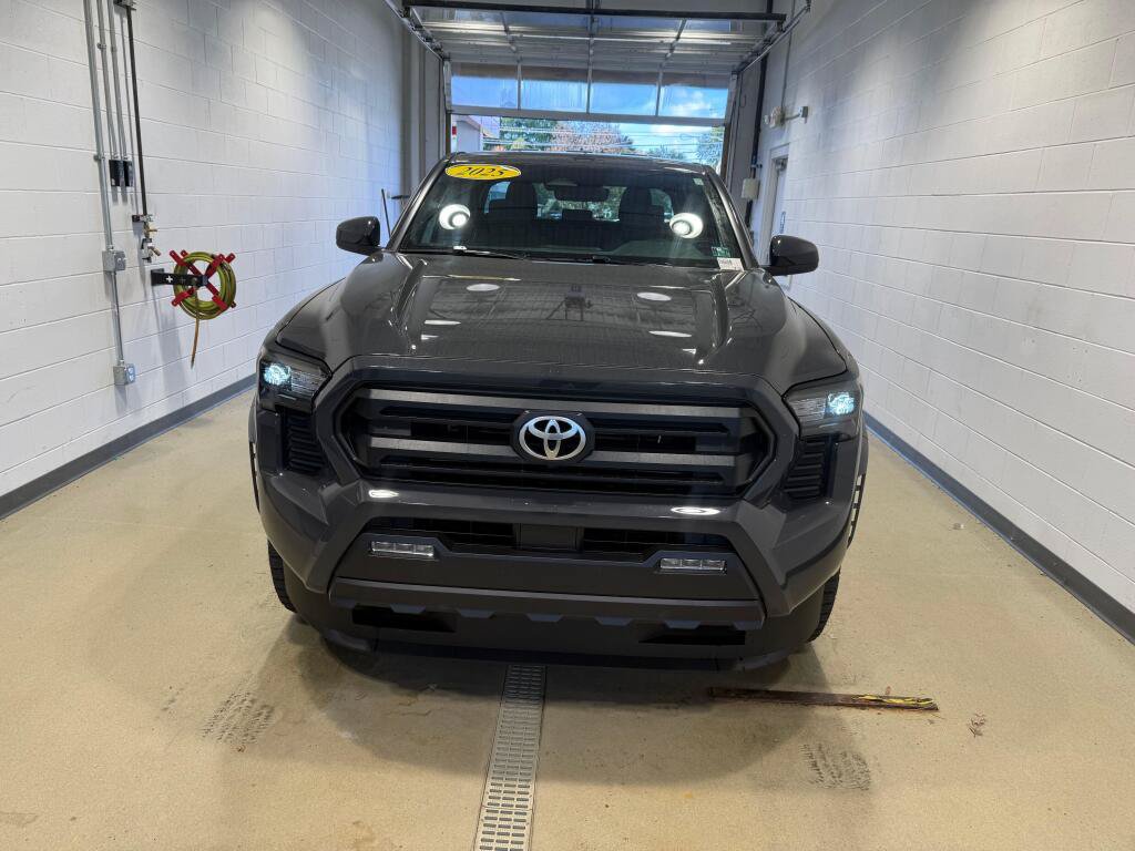 Certified 2025 Toyota Tacoma SR5 AWD/4WD image 9