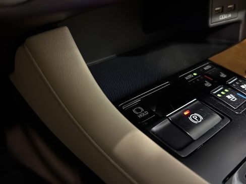 Used 2020 Lexus RX 450h AWD w/ Premium Package image 25