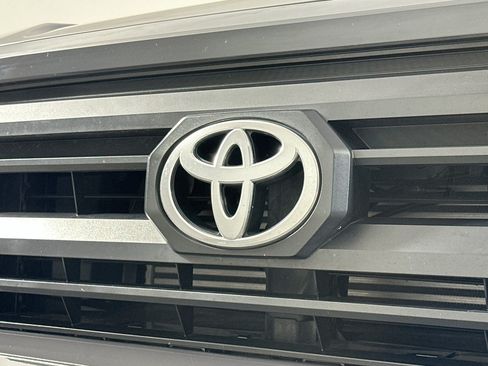 Used 2025 Toyota Tacoma SR5 AWD/4WD image 14