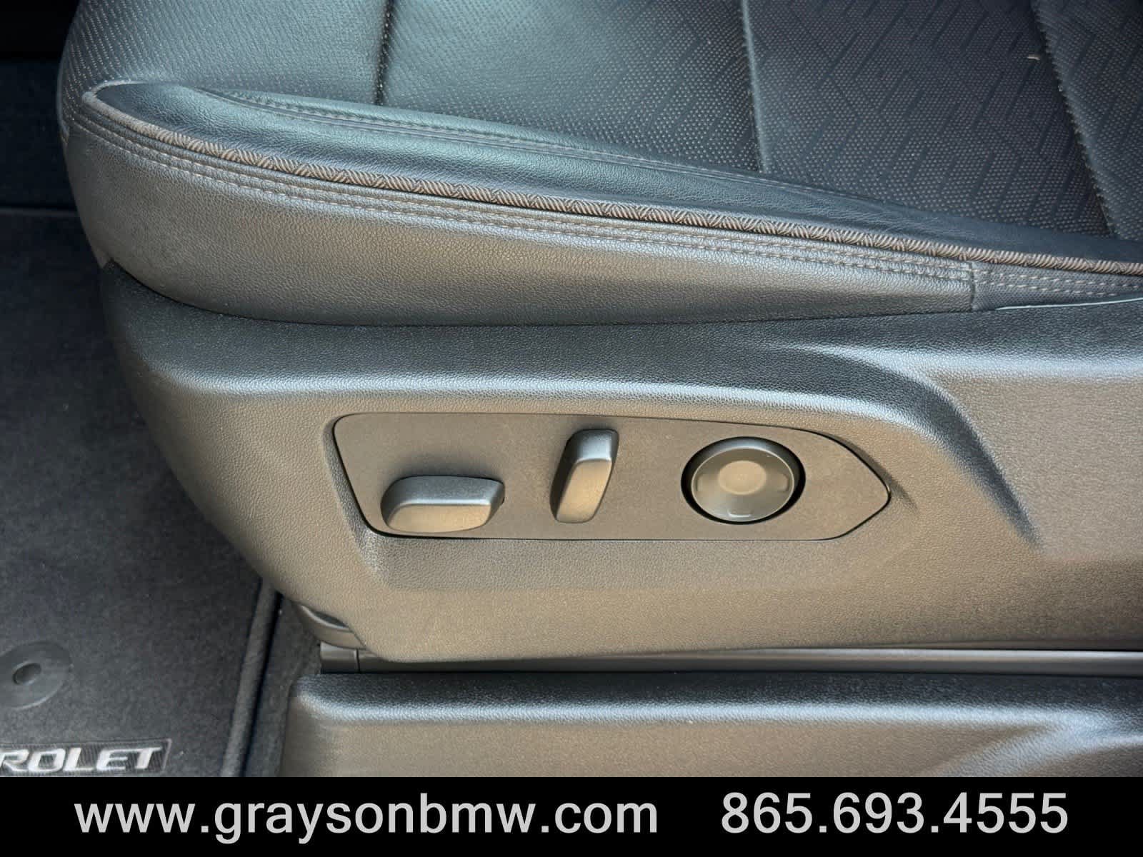 Used 2024 Chevrolet Suburban High Country w/ Premium Package AWD/4WD image 11