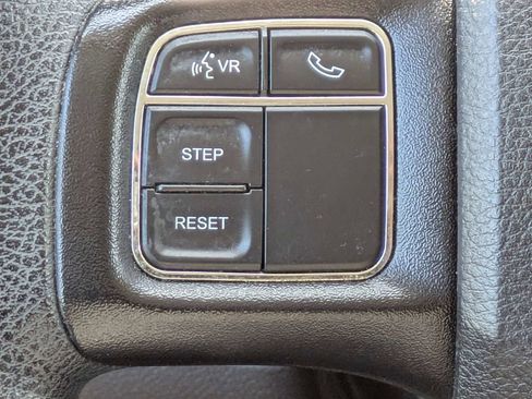 Used 2018 Dodge Grand Caravan SE w/ UConnect Hands-Free Group image 25