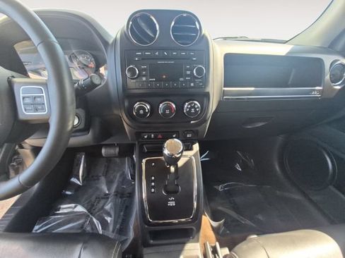 Used 2015 Jeep Patriot High Altitude AWD/4WD image 11