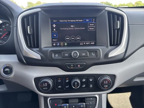 Used 2024 GMC Terrain SLE w/ Driver Convenience Package FWD image 12