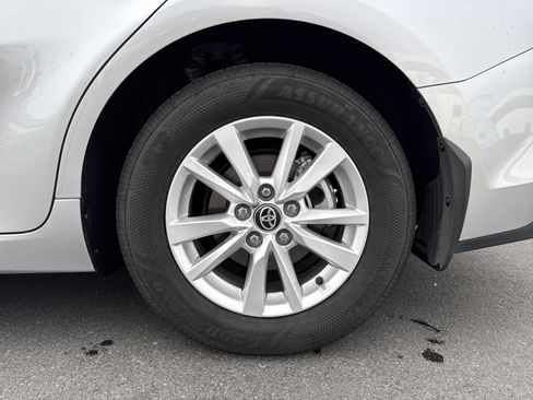 Used 2025 Toyota Camry LE image 3